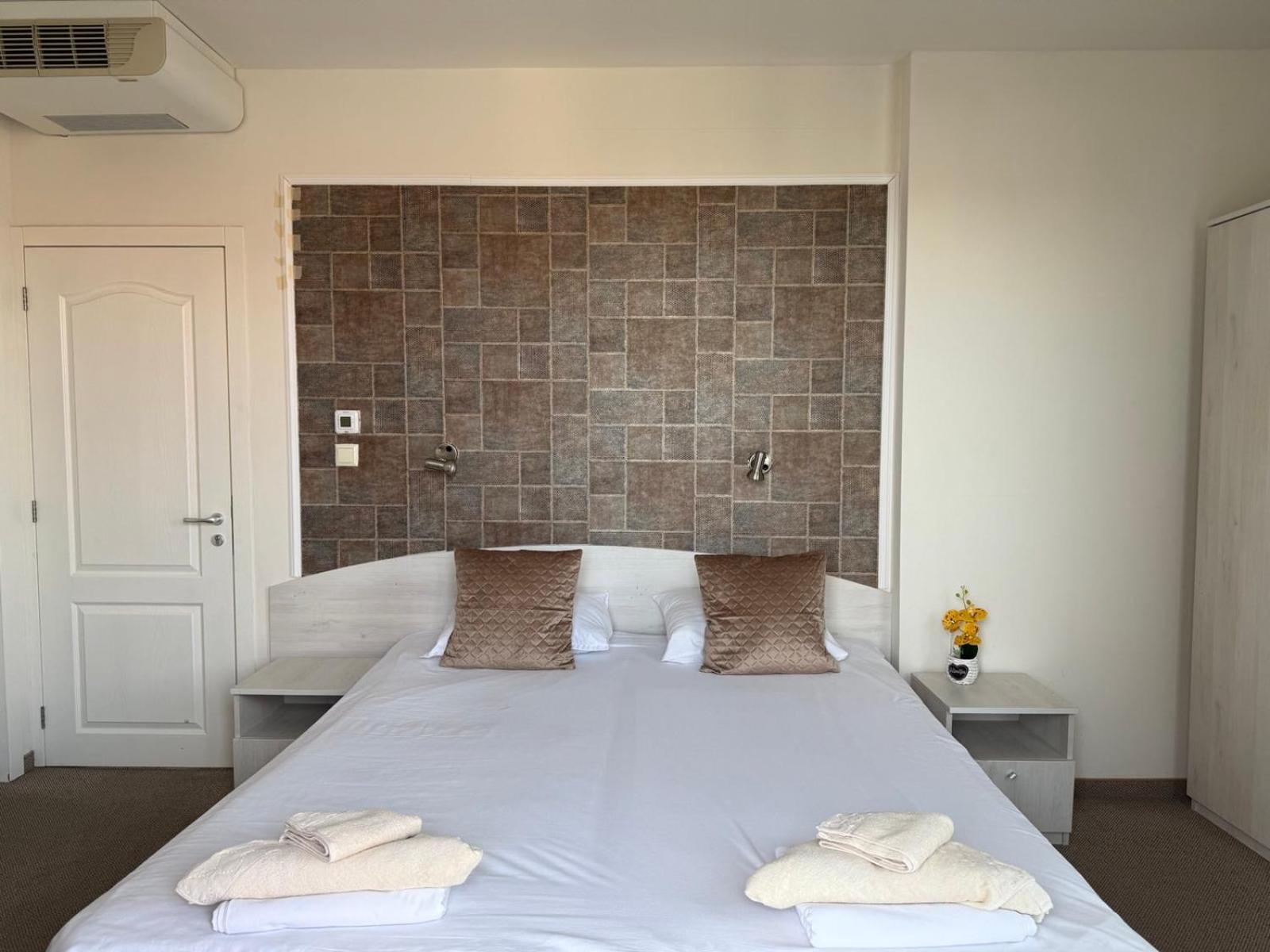 Complex Pika Hotel Golden Sands Exterior photo